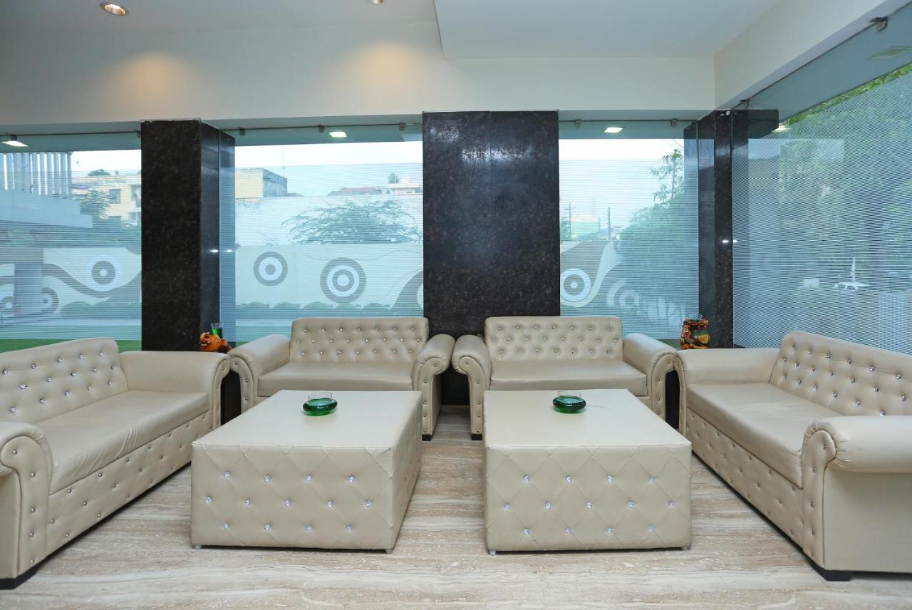 Oyo 9178 Hotel New Central Park Ghaziabad Eksteriør billede